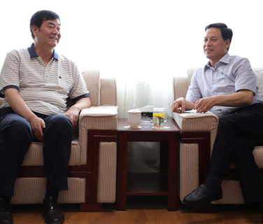 三八婦樂(lè)袁曉峰與柞水縣縣委書(shū)記陳璇座談